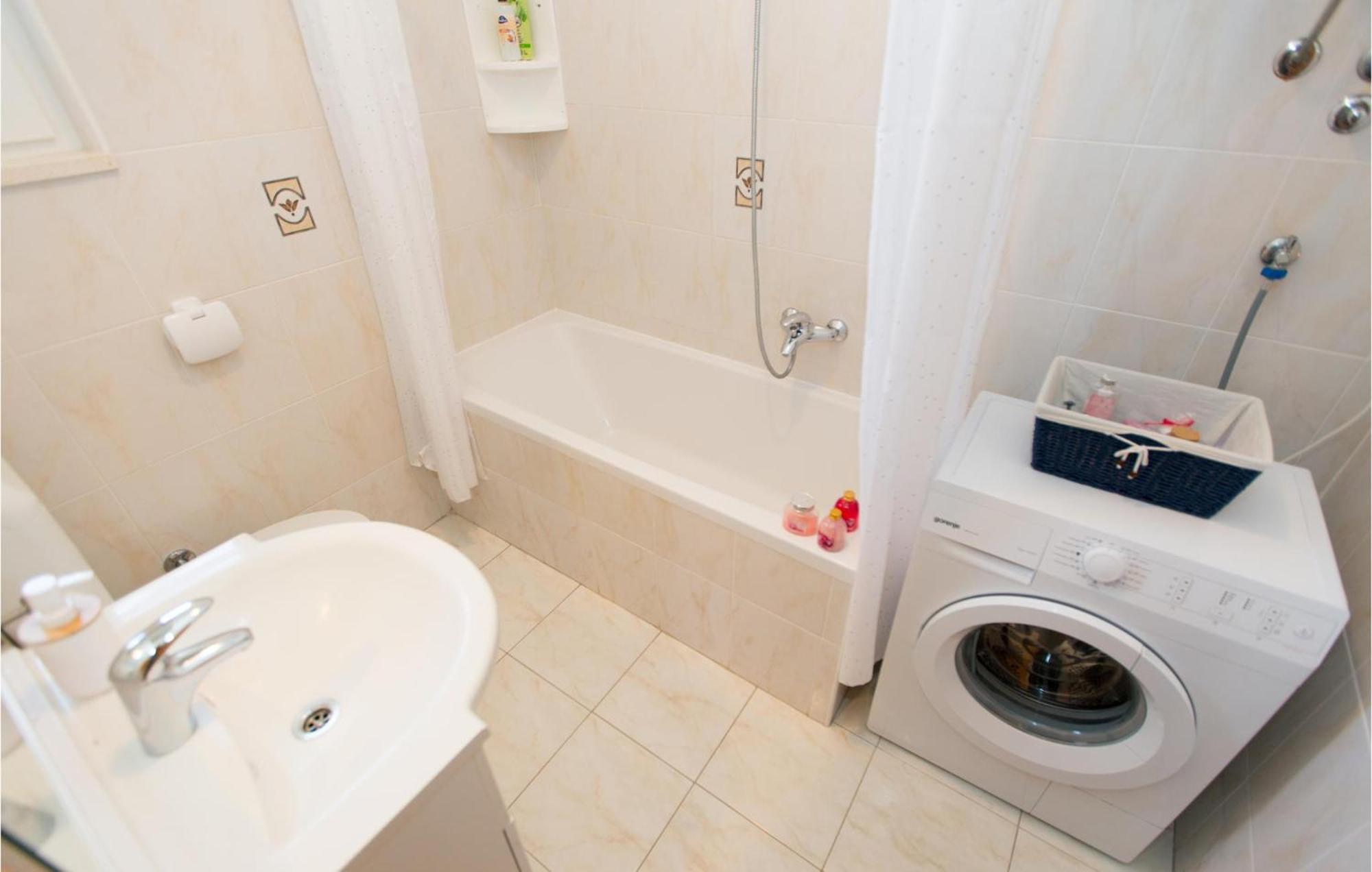 3 Bedroom Lovely Home In Plat Млини Экстерьер фото