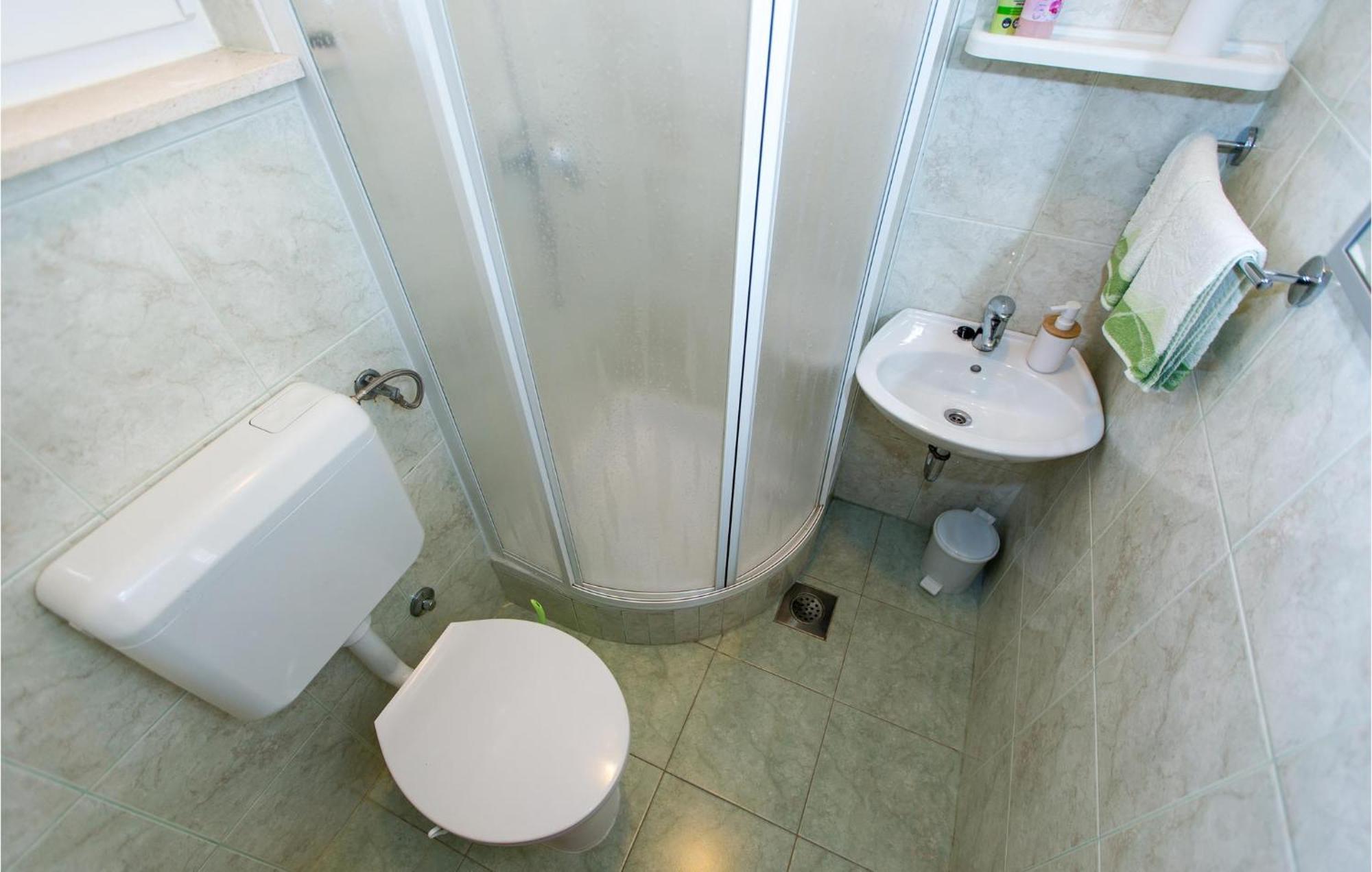 3 Bedroom Lovely Home In Plat Млини Экстерьер фото