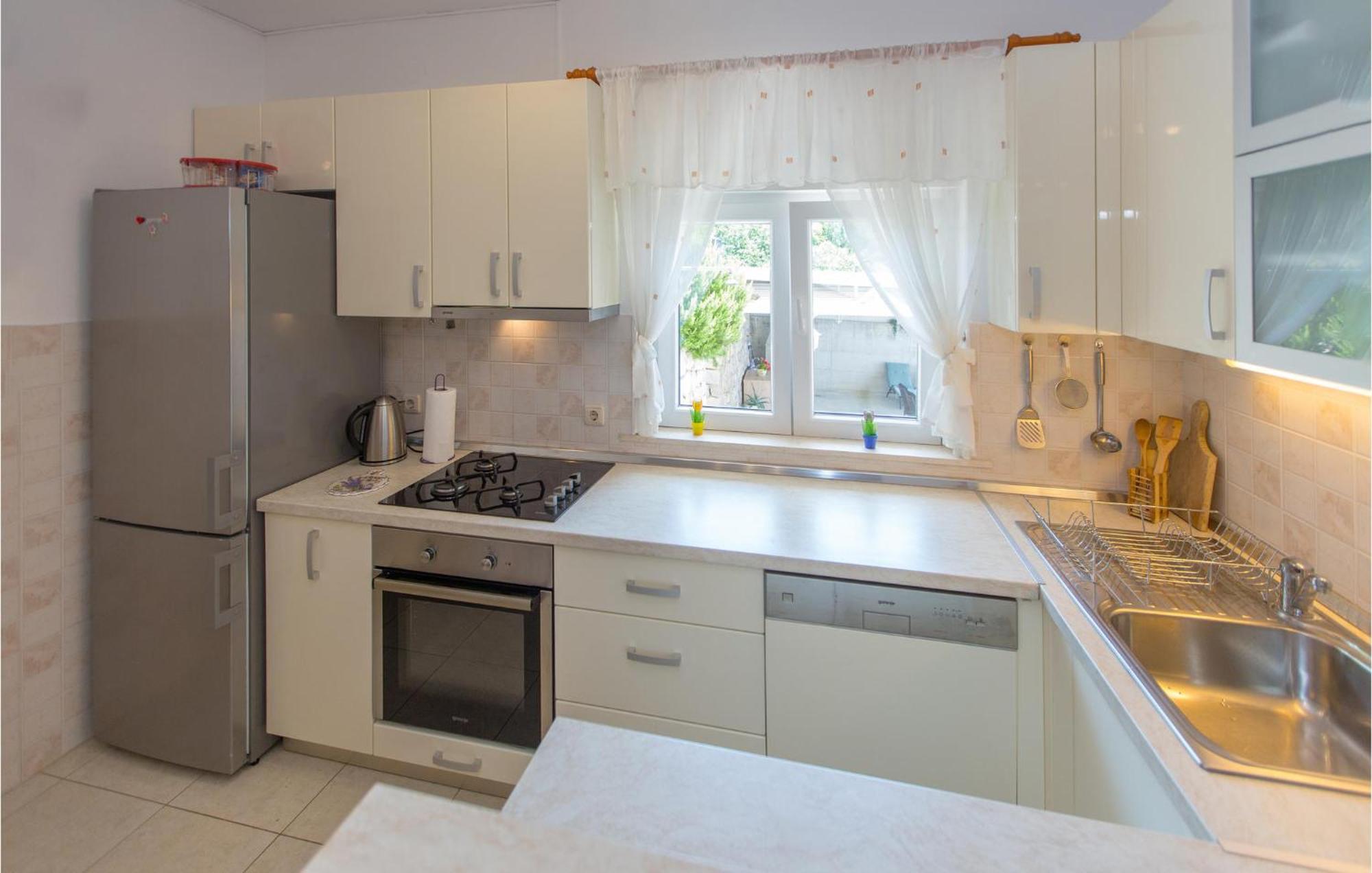 3 Bedroom Lovely Home In Plat Млини Экстерьер фото